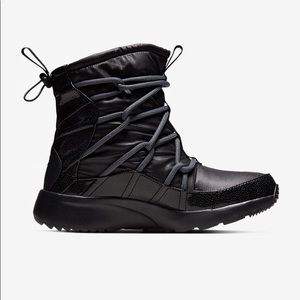 Brand New Nike Tanjun High Rise Women’s Boot